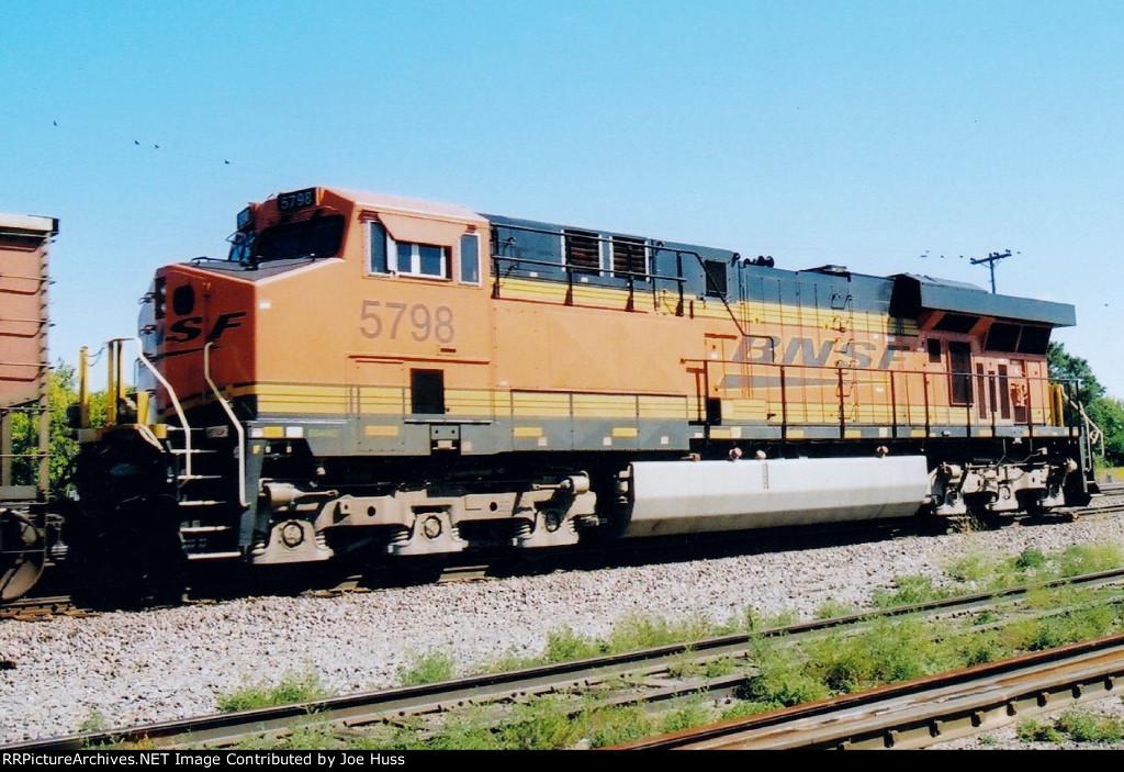 BNSF 5798